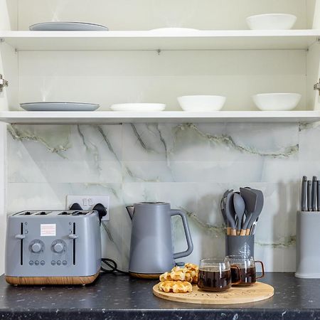 Rnm - Upgraded Business Stay For Travelling Contractors, All Amenities, Private Access Entire Place, Kitchen & Washroom, Smart Tv, Easy Access, Parking Nearby Cradley Heath Zewnętrze zdjęcie