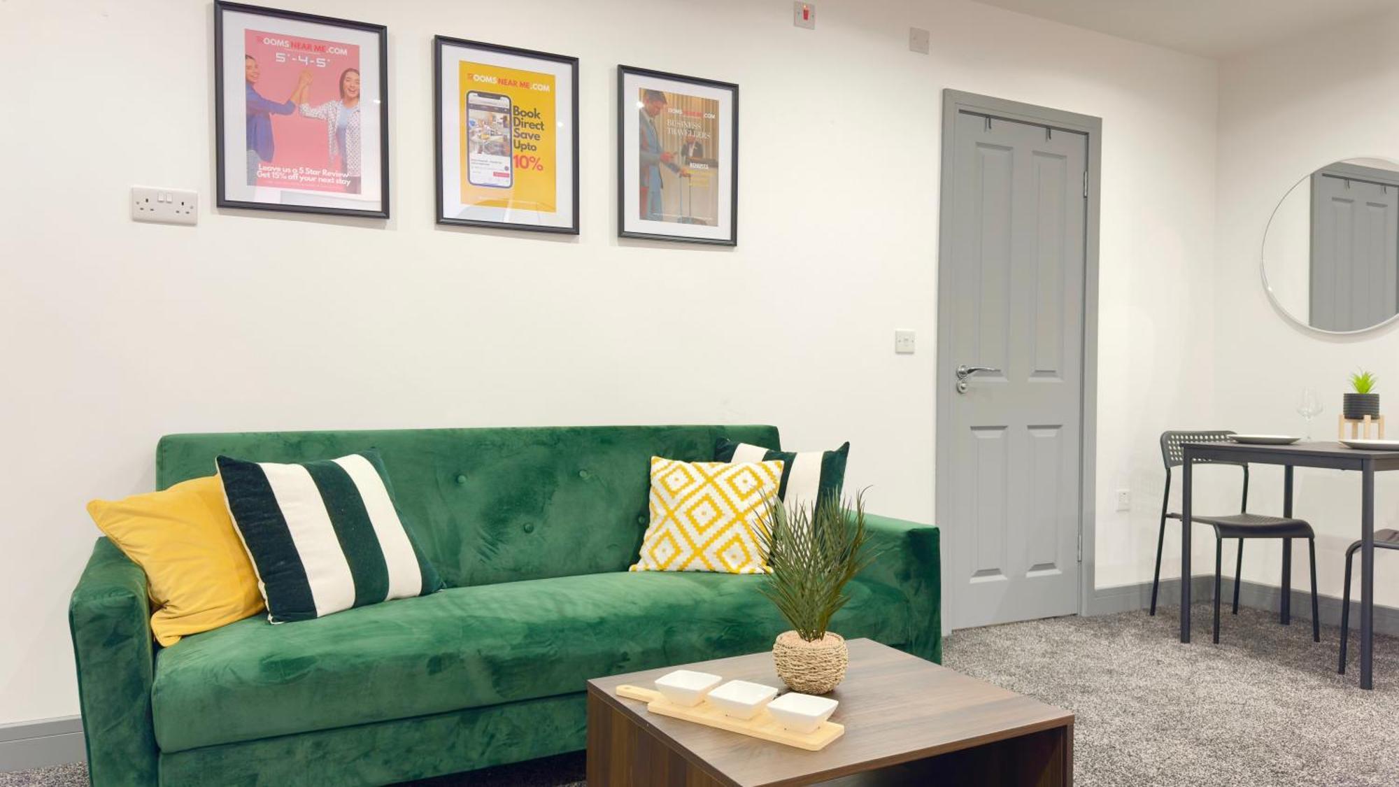 Rnm - Upgraded Business Stay For Travelling Contractors, All Amenities, Private Access Entire Place, Kitchen & Washroom, Smart Tv, Easy Access, Parking Nearby Cradley Heath Zewnętrze zdjęcie