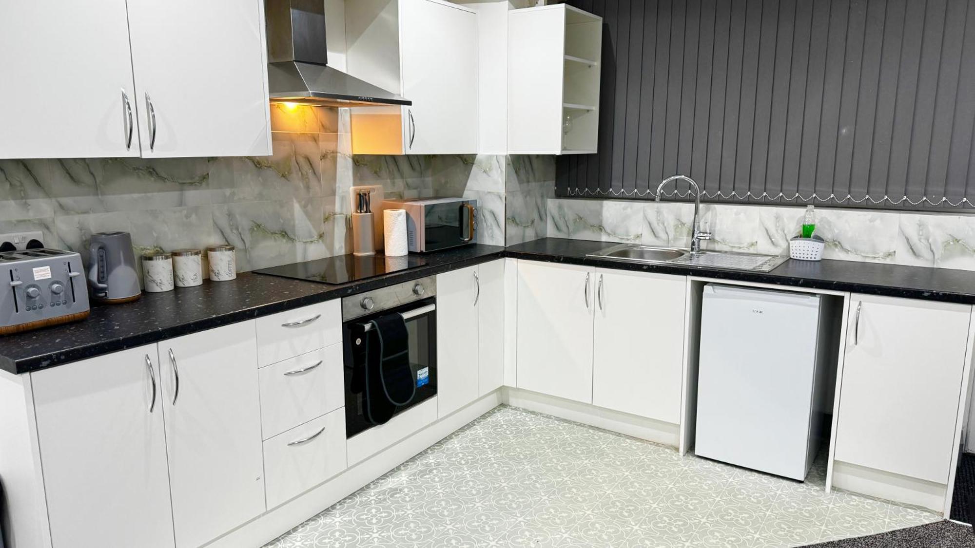 Rnm - Upgraded Business Stay For Travelling Contractors, All Amenities, Private Access Entire Place, Kitchen & Washroom, Smart Tv, Easy Access, Parking Nearby Cradley Heath Zewnętrze zdjęcie