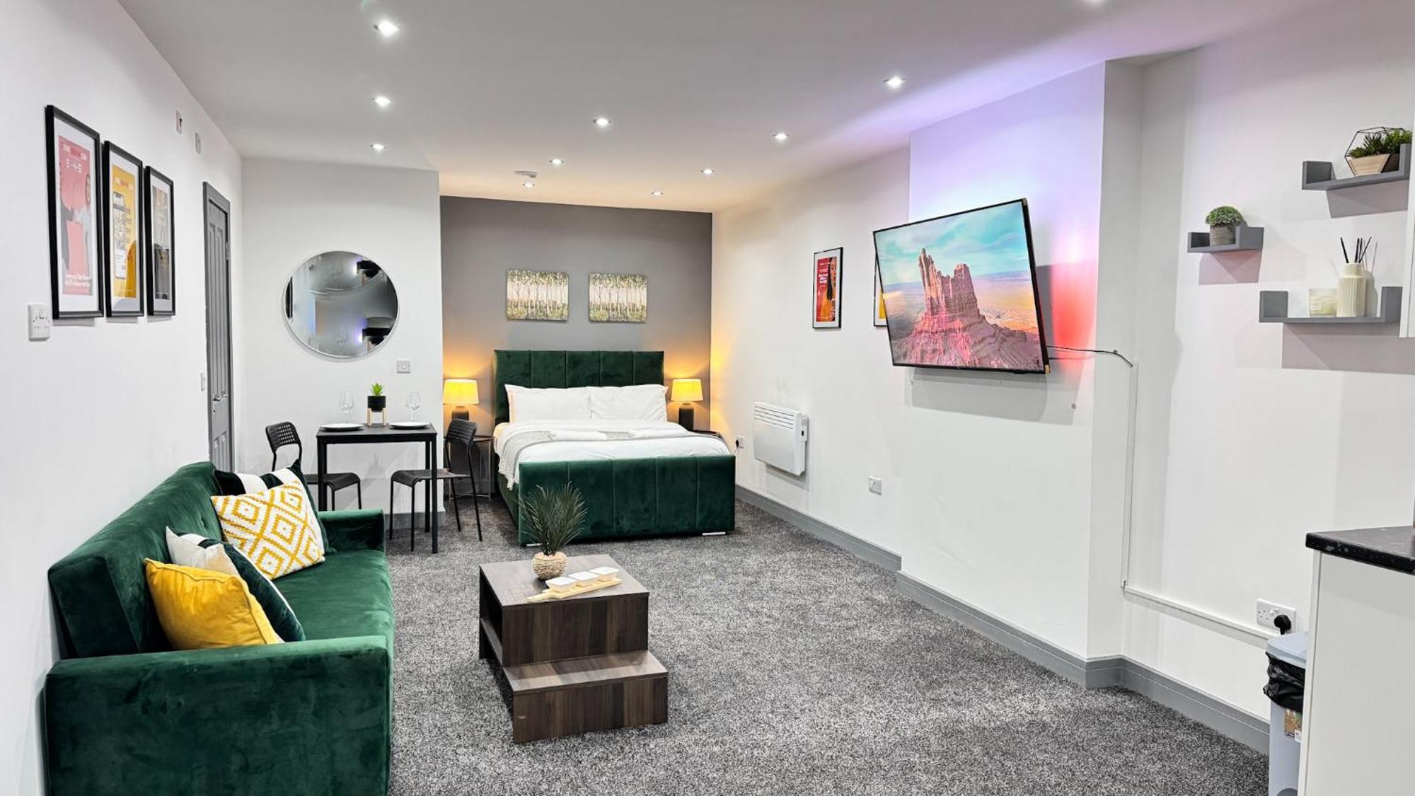 Rnm - Upgraded Business Stay For Travelling Contractors, All Amenities, Private Access Entire Place, Kitchen & Washroom, Smart Tv, Easy Access, Parking Nearby Cradley Heath Zewnętrze zdjęcie