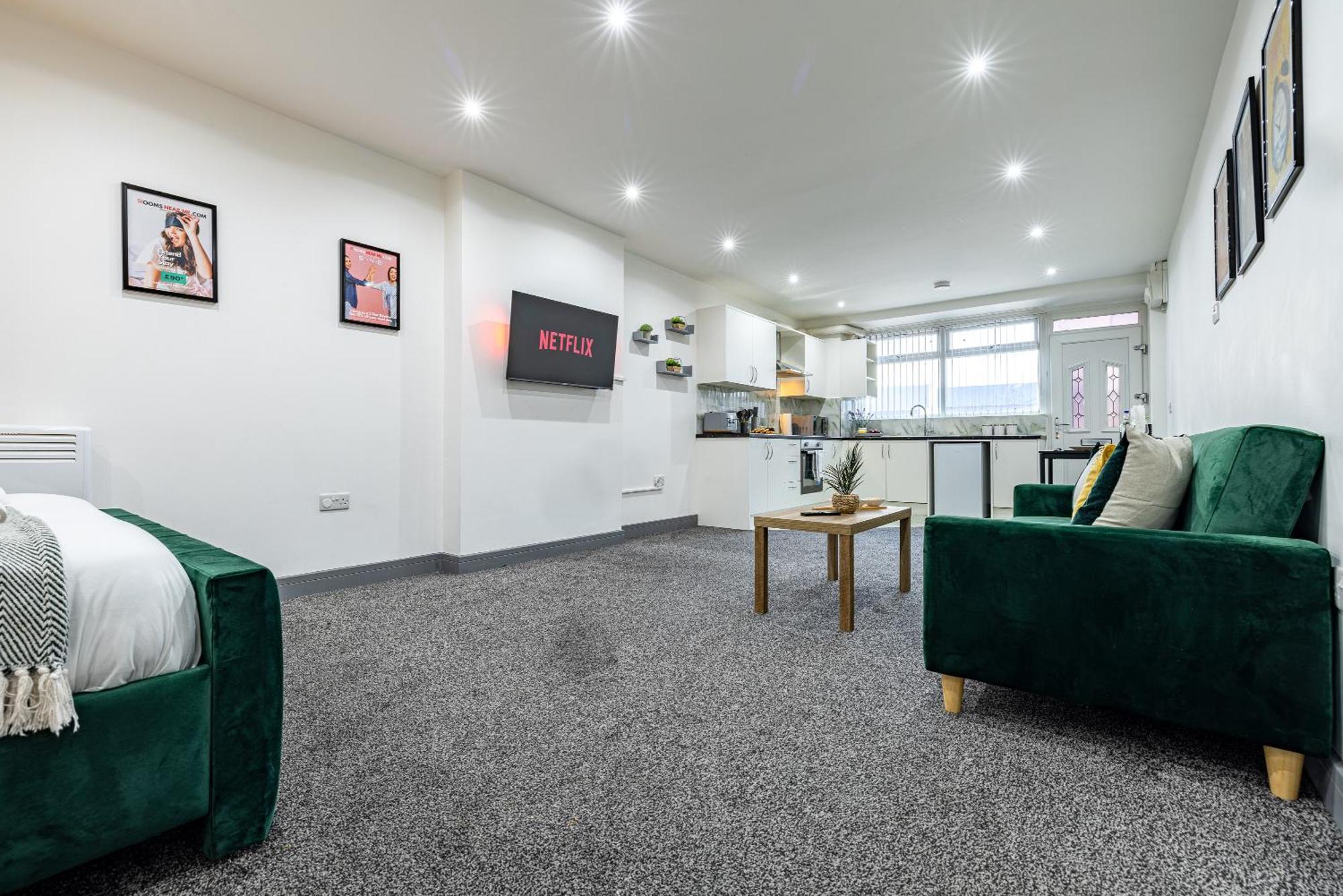 Rnm - Upgraded Business Stay For Travelling Contractors, All Amenities, Private Access Entire Place, Kitchen & Washroom, Smart Tv, Easy Access, Parking Nearby Cradley Heath Zewnętrze zdjęcie