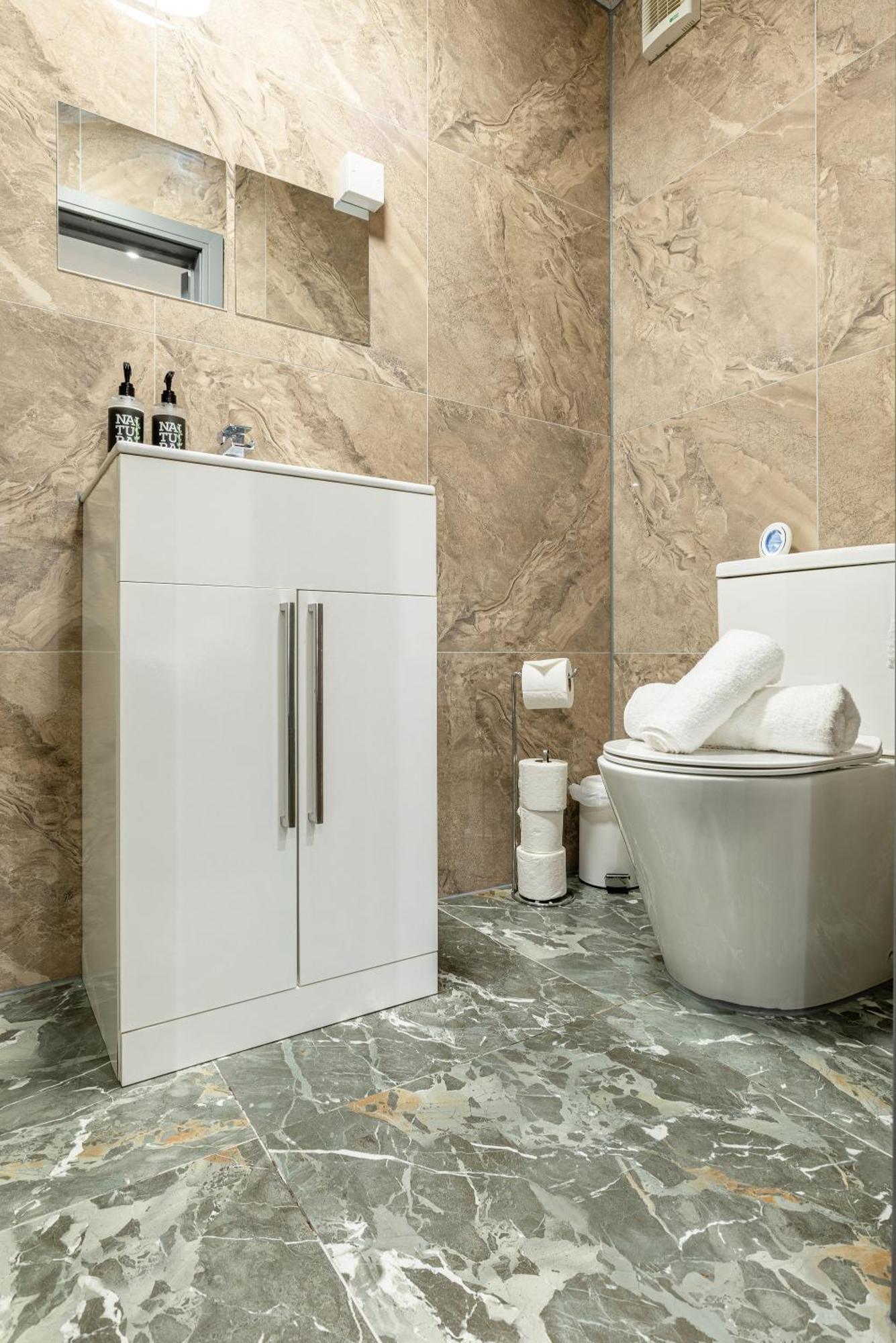 Rnm - Upgraded Business Stay For Travelling Contractors, All Amenities, Private Access Entire Place, Kitchen & Washroom, Smart Tv, Easy Access, Parking Nearby Cradley Heath Zewnętrze zdjęcie