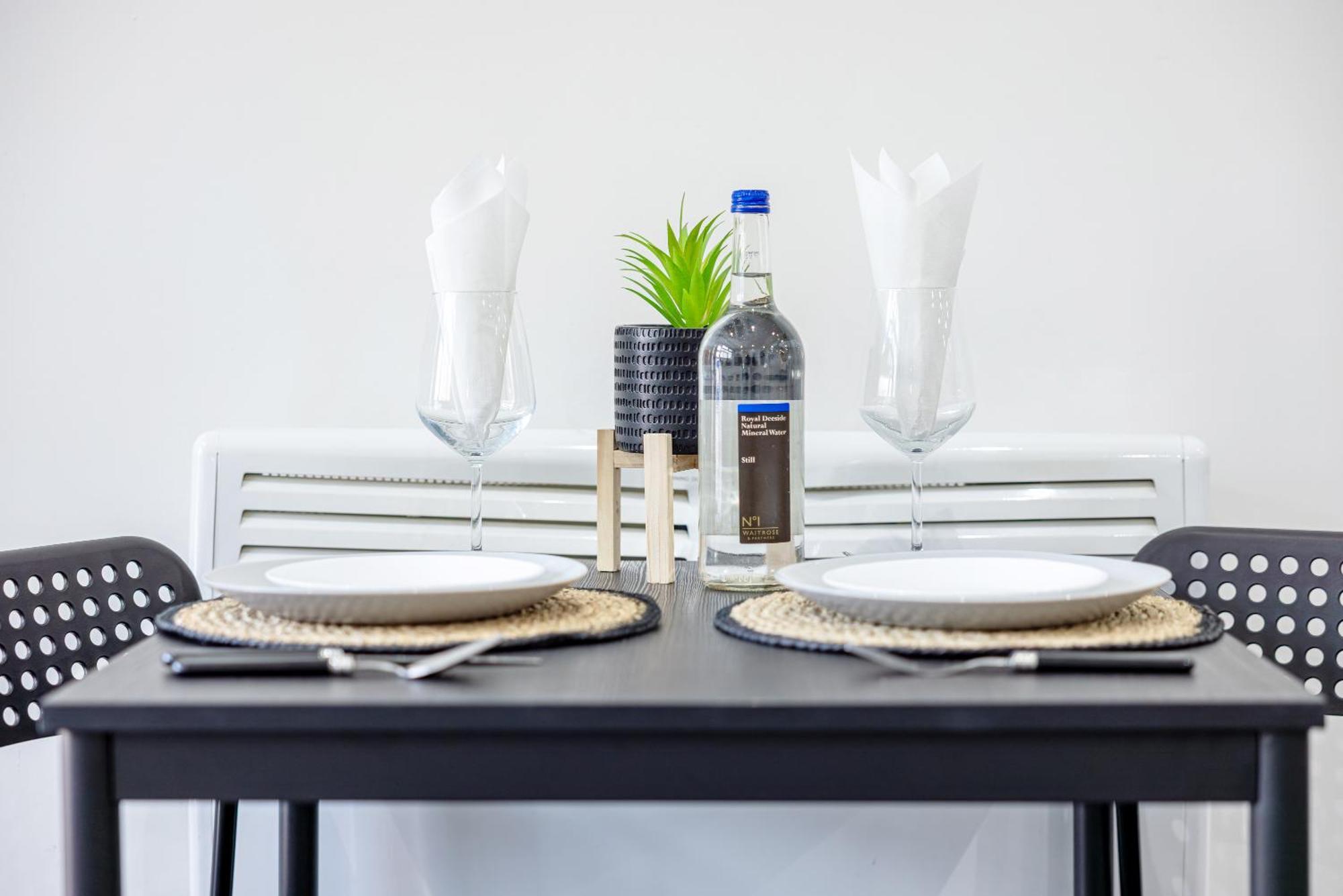 Rnm - Upgraded Business Stay For Travelling Contractors, All Amenities, Private Access Entire Place, Kitchen & Washroom, Smart Tv, Easy Access, Parking Nearby Cradley Heath Zewnętrze zdjęcie