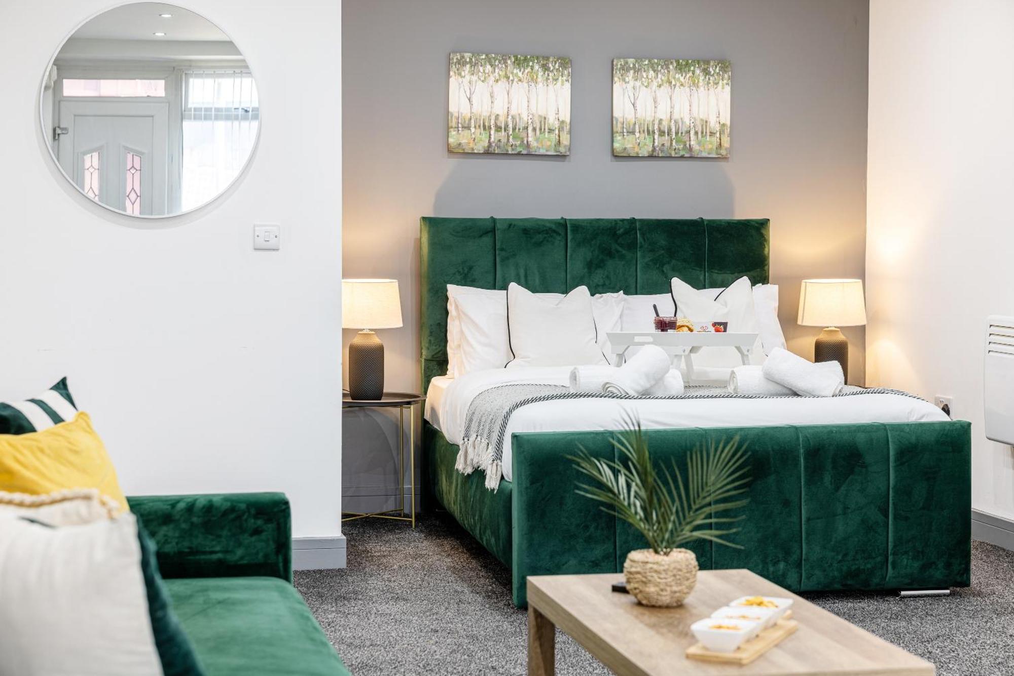 Rnm - Upgraded Business Stay For Travelling Contractors, All Amenities, Private Access Entire Place, Kitchen & Washroom, Smart Tv, Easy Access, Parking Nearby Cradley Heath Zewnętrze zdjęcie