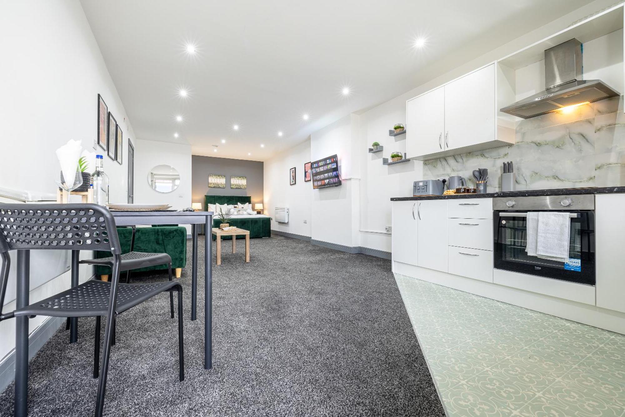 Rnm - Upgraded Business Stay For Travelling Contractors, All Amenities, Private Access Entire Place, Kitchen & Washroom, Smart Tv, Easy Access, Parking Nearby Cradley Heath Zewnętrze zdjęcie