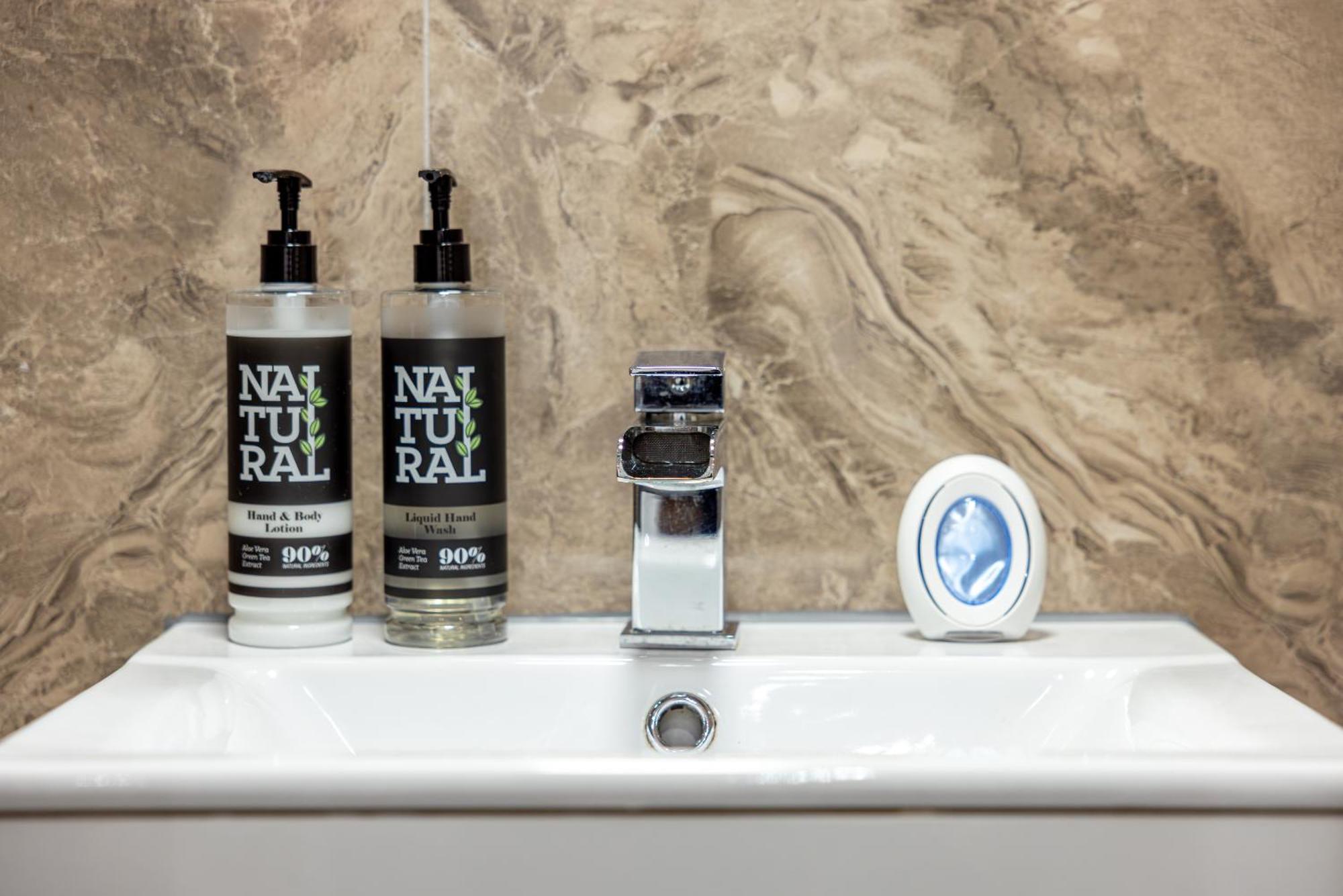 Rnm - Upgraded Business Stay For Travelling Contractors, All Amenities, Private Access Entire Place, Kitchen & Washroom, Smart Tv, Easy Access, Parking Nearby Cradley Heath Zewnętrze zdjęcie