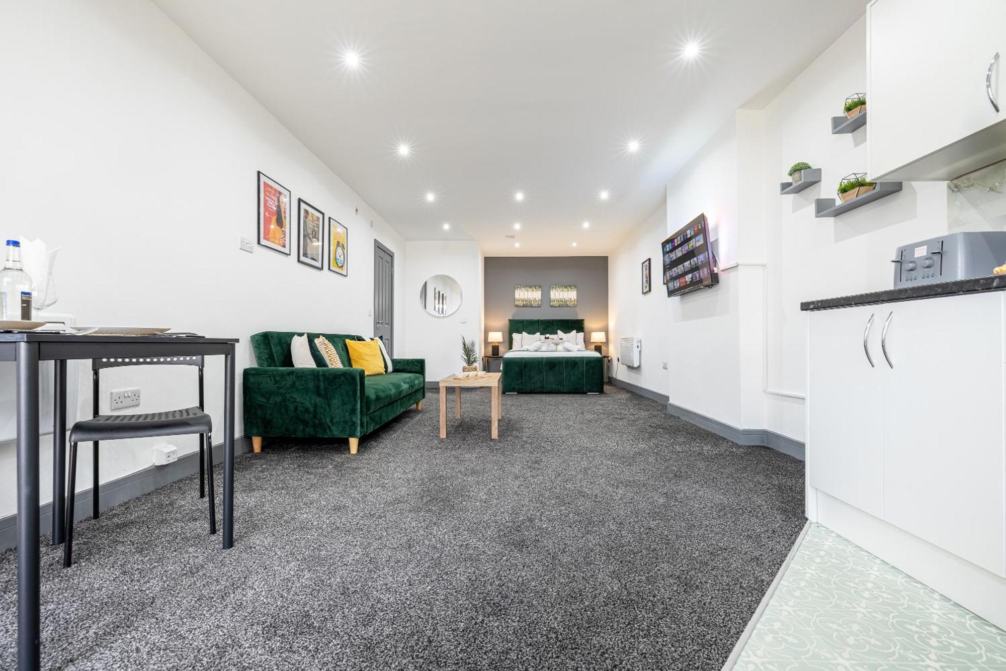 Rnm - Upgraded Business Stay For Travelling Contractors, All Amenities, Private Access Entire Place, Kitchen & Washroom, Smart Tv, Easy Access, Parking Nearby Cradley Heath Zewnętrze zdjęcie